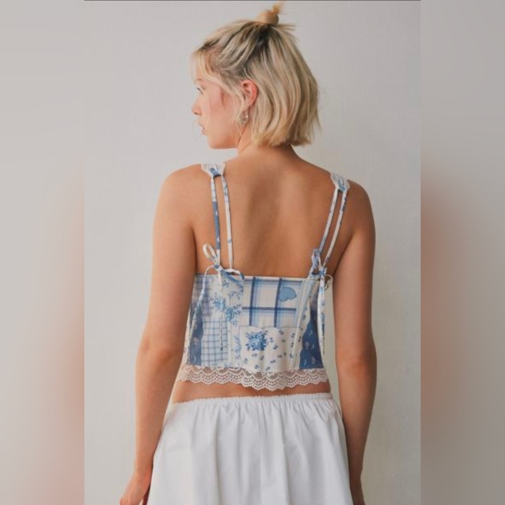 UO Dolce Verano Floral Flyaway Lace Trim Corset Top - Picture 3 of 5